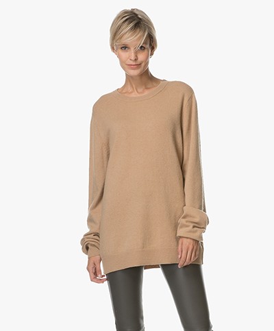 extreme cashmere N°36 Be Classic Cashmere Sweater - Camel