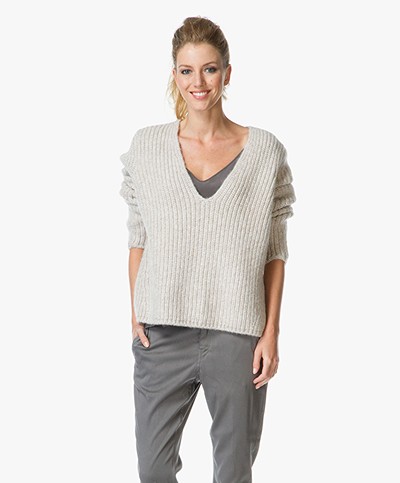 Closed Alpaca Sweater with Deep V-Neck - Rose Pearl
