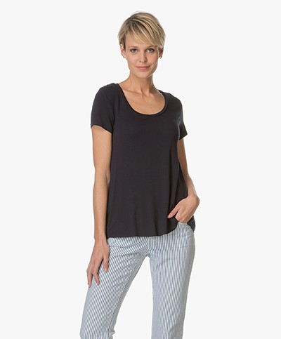 Majestic R-neck T-shirt in Viscose Jersey - Marine